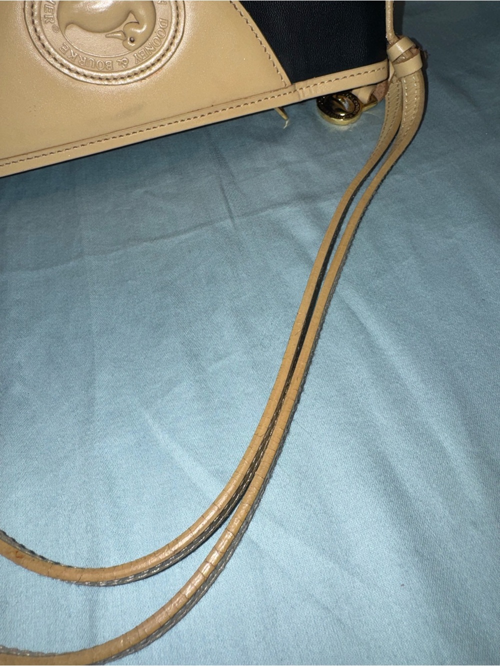 Dooney & Bourke Black & Tan Leather Shoulder Bag with Logo Medallion & Hang Tag - Picture 10 of 16